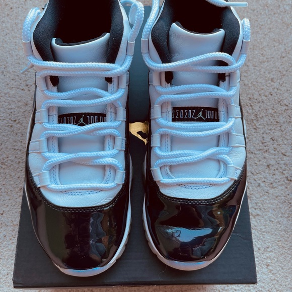 Jordan Retro 11 size 9 men’s $229